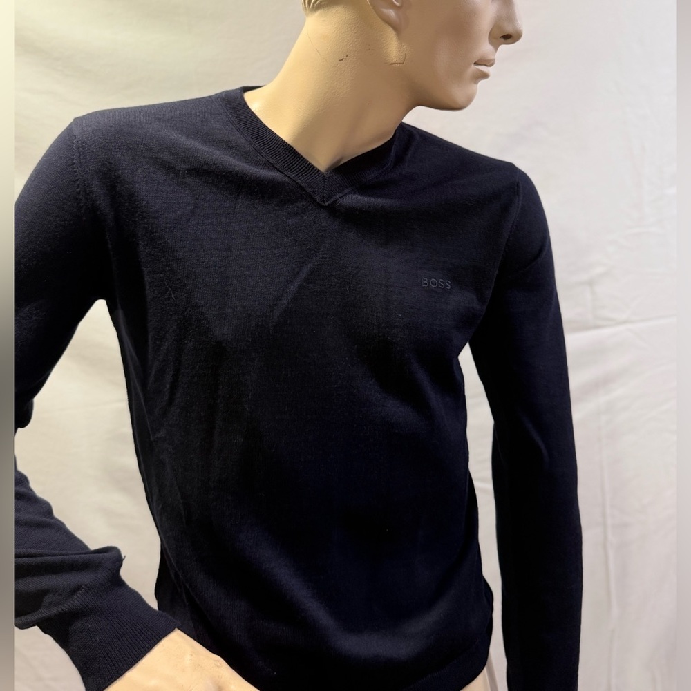 Hugo Boss Navy Long Sleeve crew neck sweater. Size M slim
